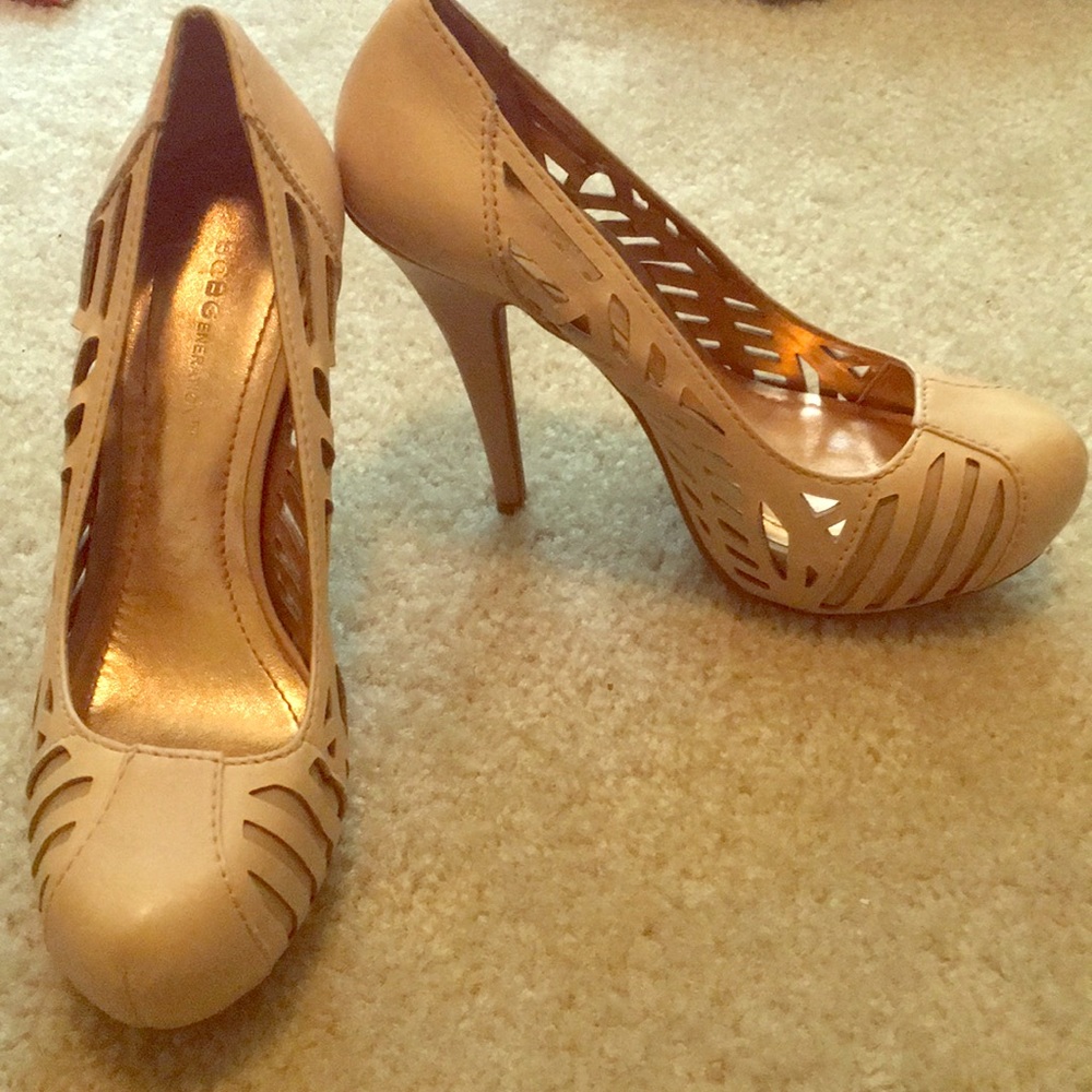 BCBGeneration nude pumps NWOT